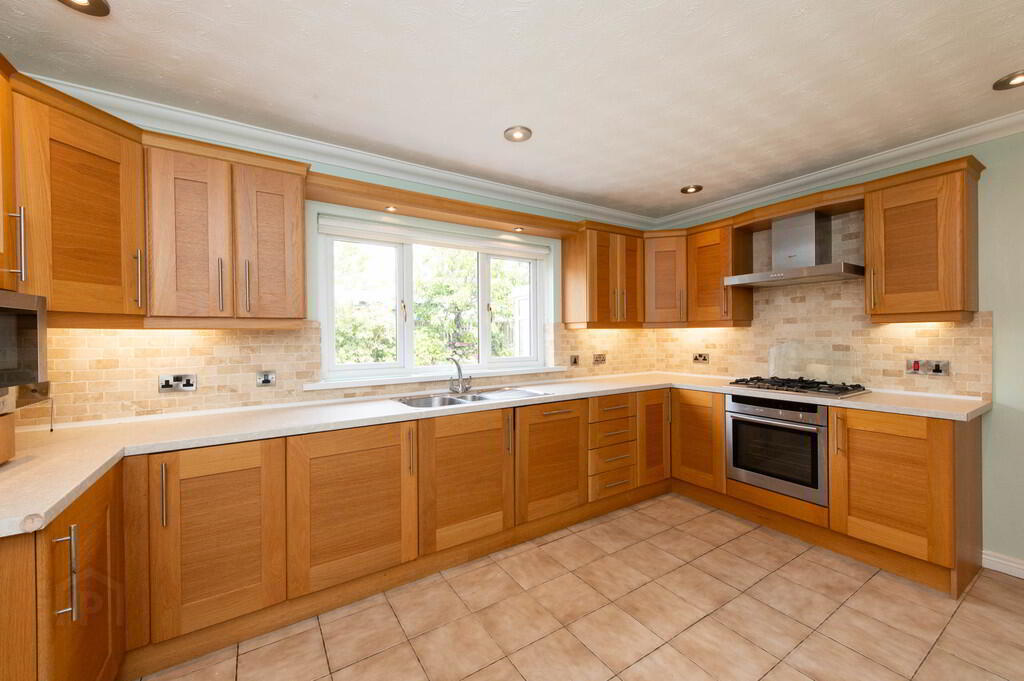 10 Farm Lodge Road 5 of 25