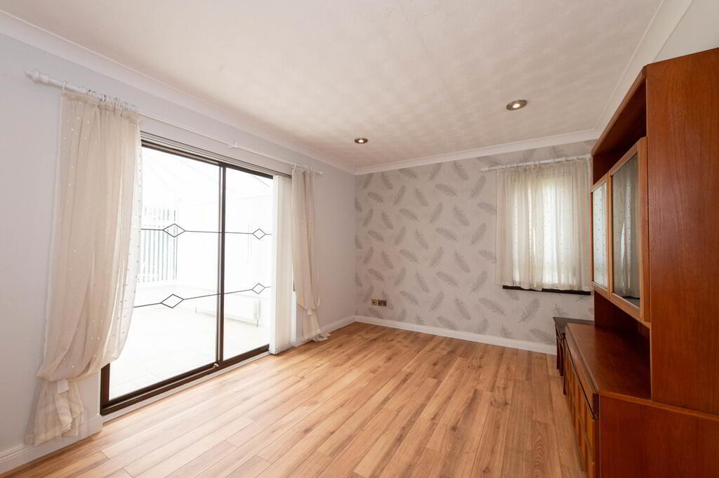 10 Farm Lodge Road 9 of 25