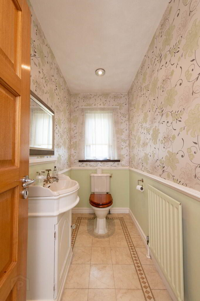 10 Farm Lodge Road 11 of 25