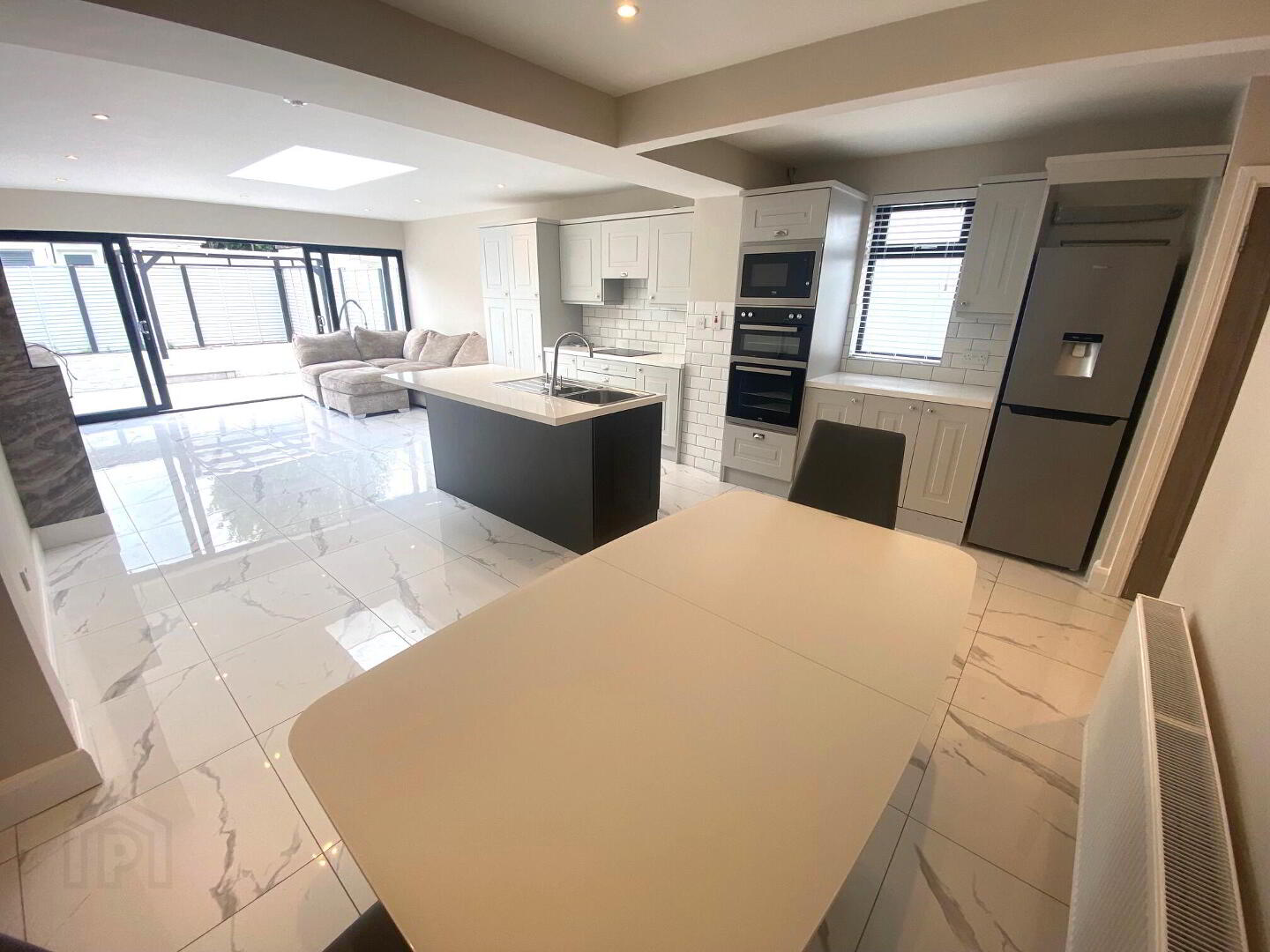 Cleggan Avenue 4 of 16