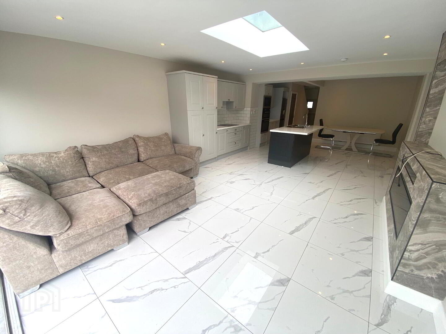 Cleggan Avenue 2 of 16