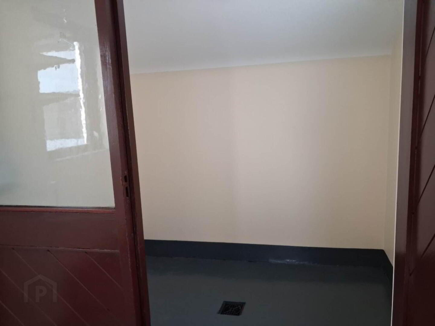 Former Vet Clinic 25 of 44