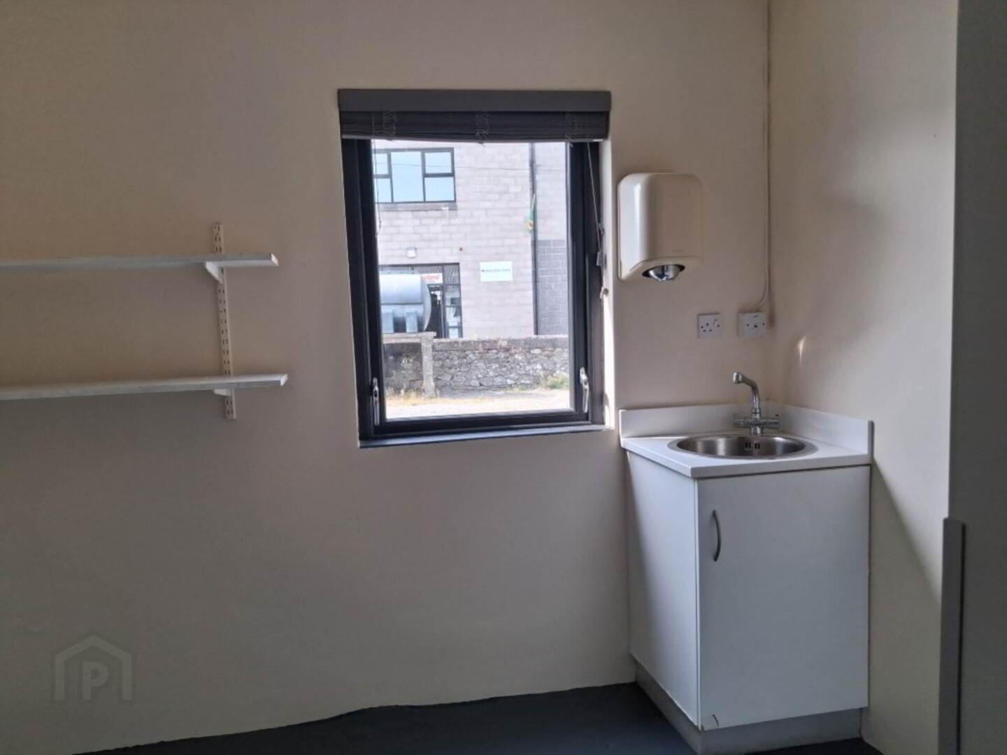Former Vet Clinic 21 of 44