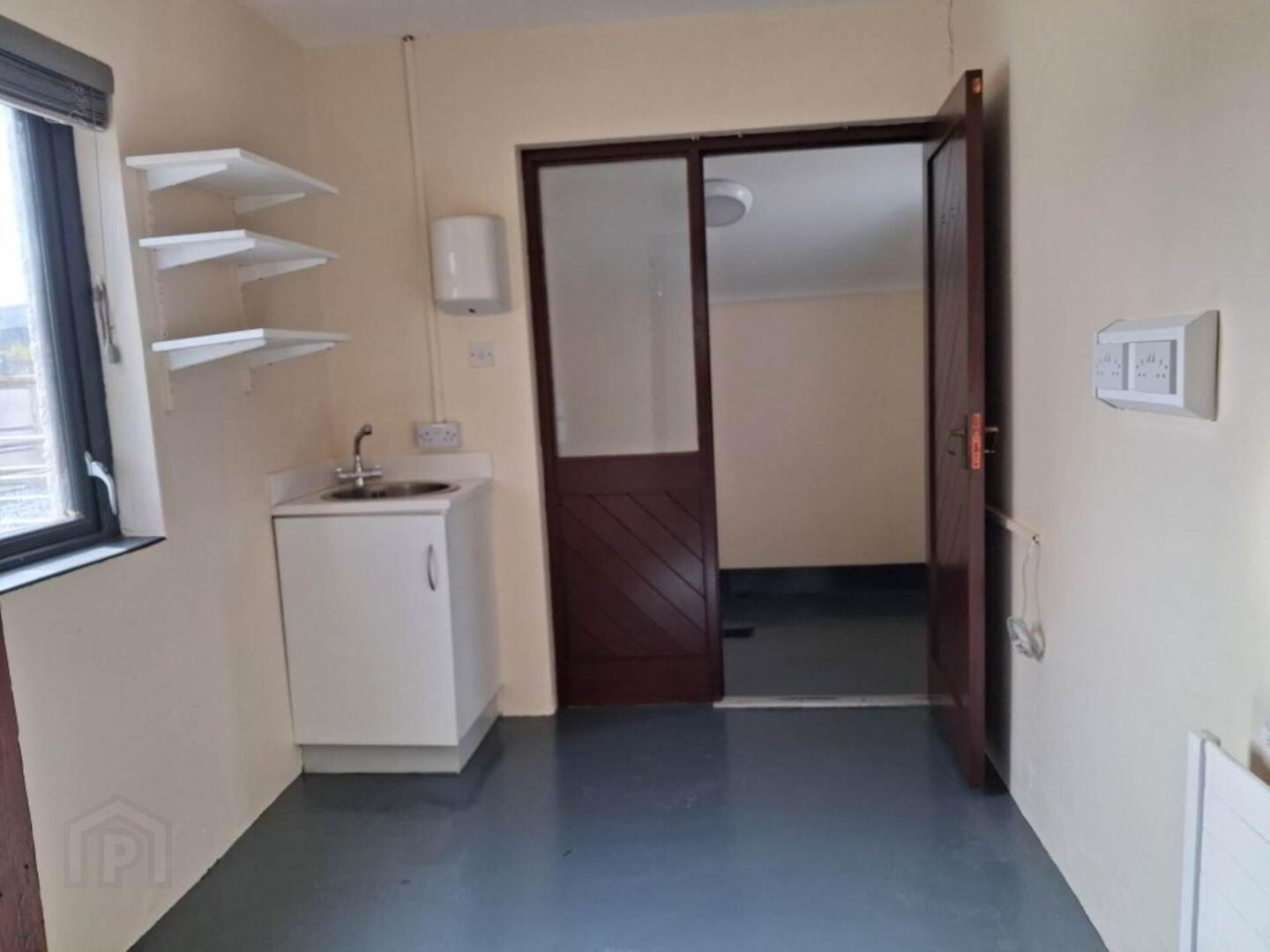 Former Vet Clinic 23 of 44
