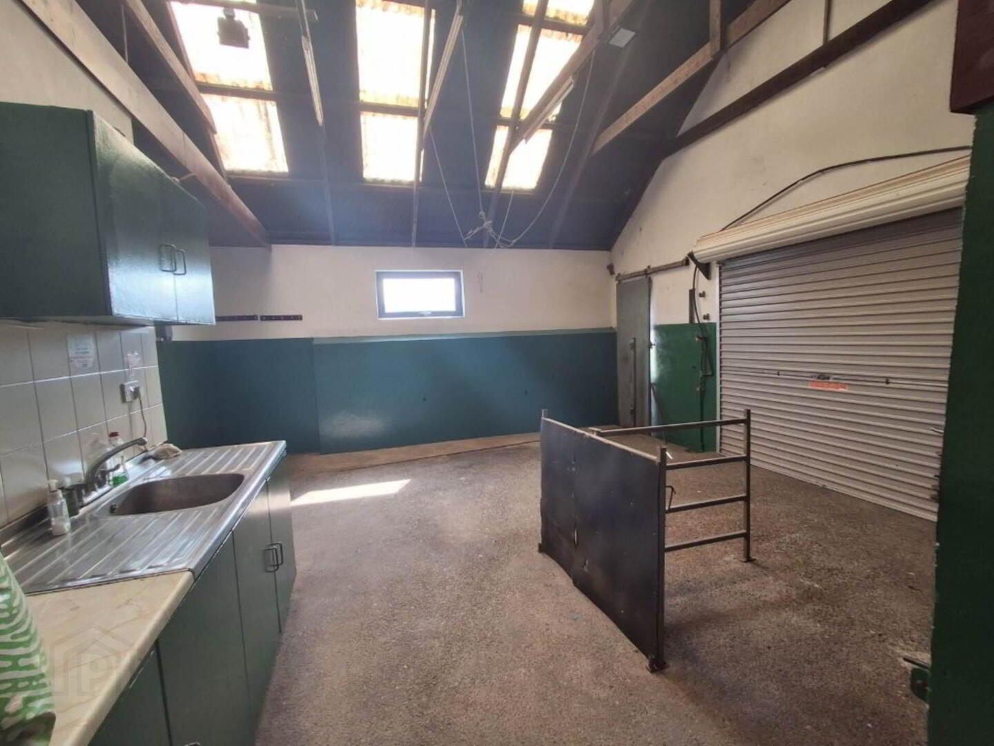 Former Vet Clinic 37 of 44