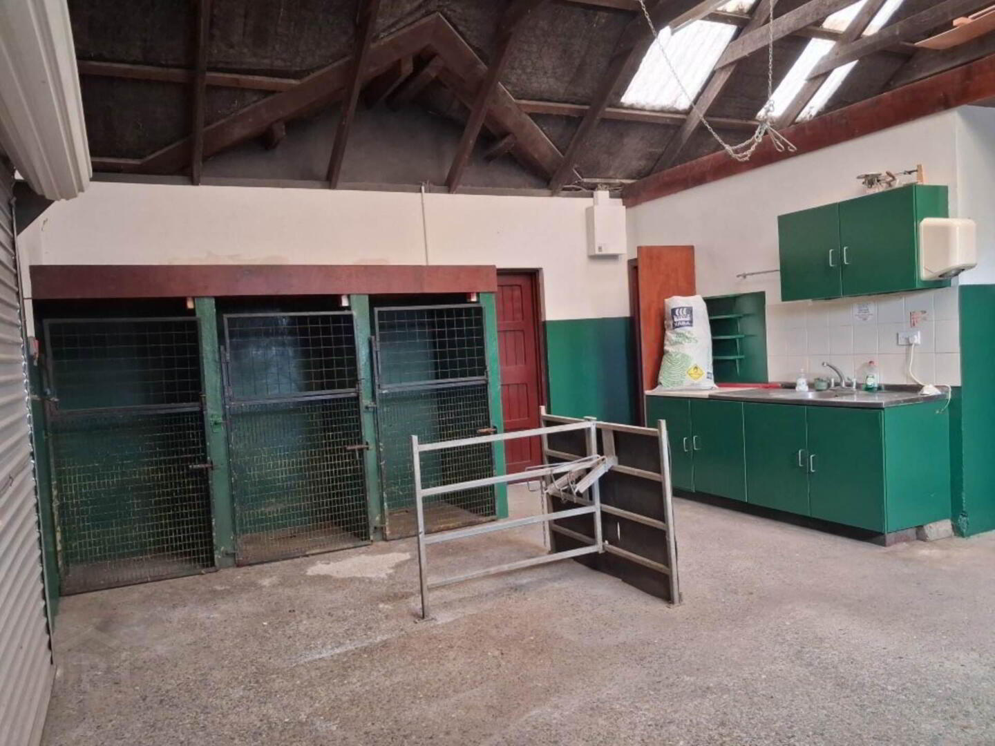 Former Vet Clinic 35 of 44