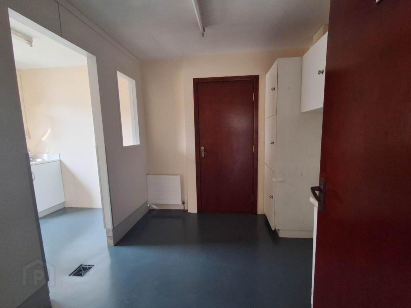 Former Vet Clinic 26 of 44