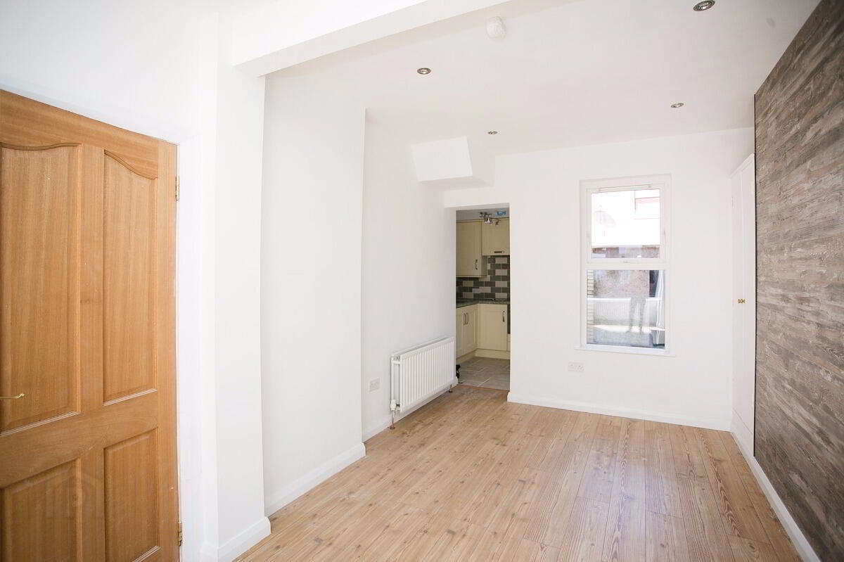 23 Benburb Street 4 of 10