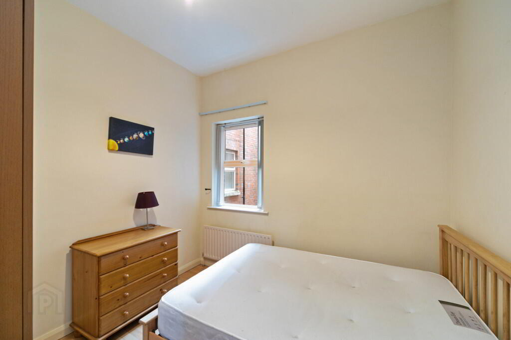 Apt 1, 97 Eglantine Avenue 7 of 12