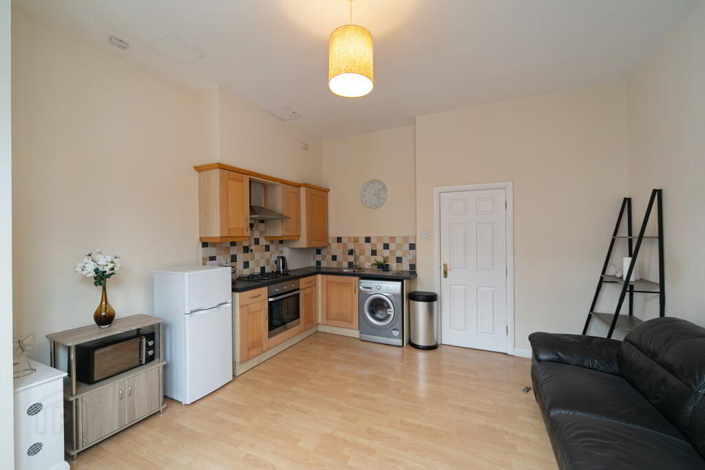 Apt 1, 97 Eglantine Avenue 3 of 12