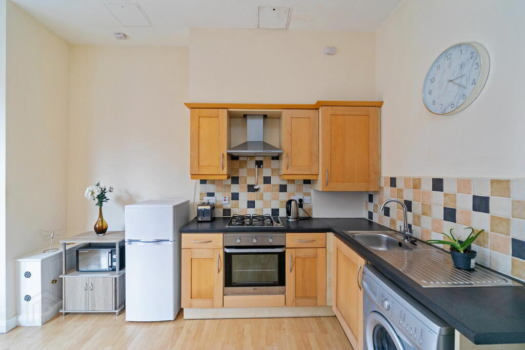 Apt 1, 97 Eglantine Avenue 6 of 12