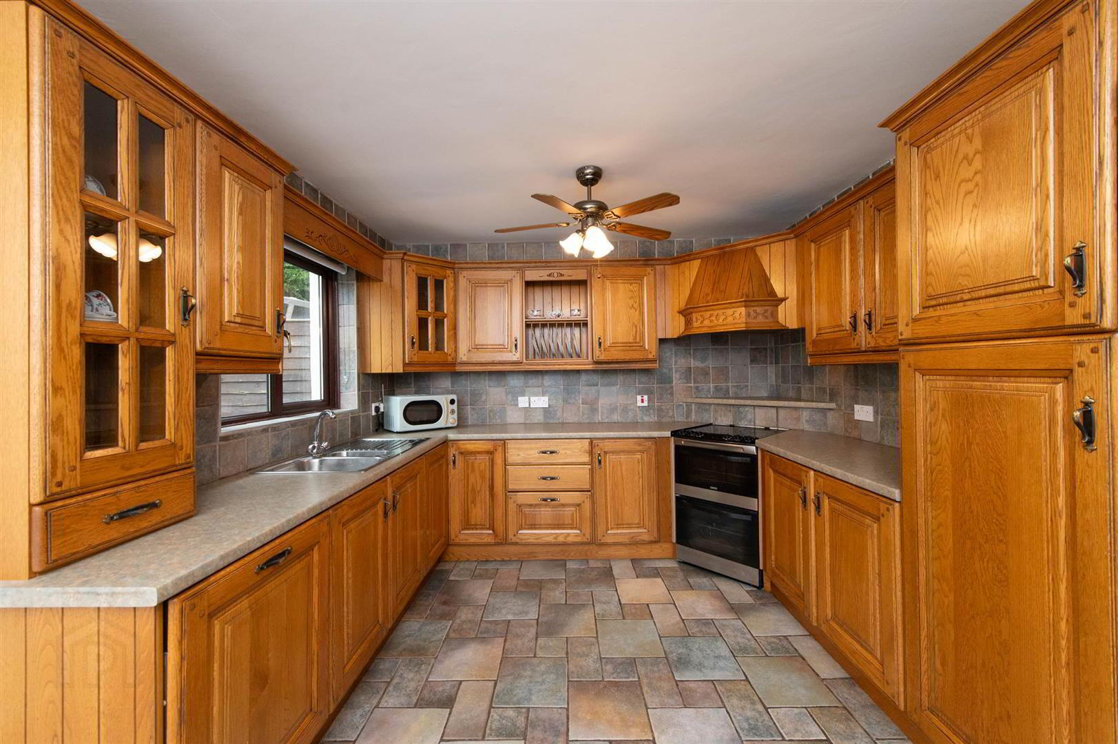 22 Tudor Mews 6 of 22
