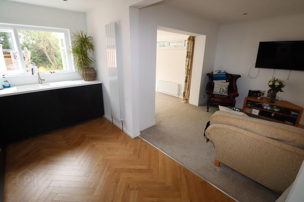 21 Twinburn Drive 5 of 24
