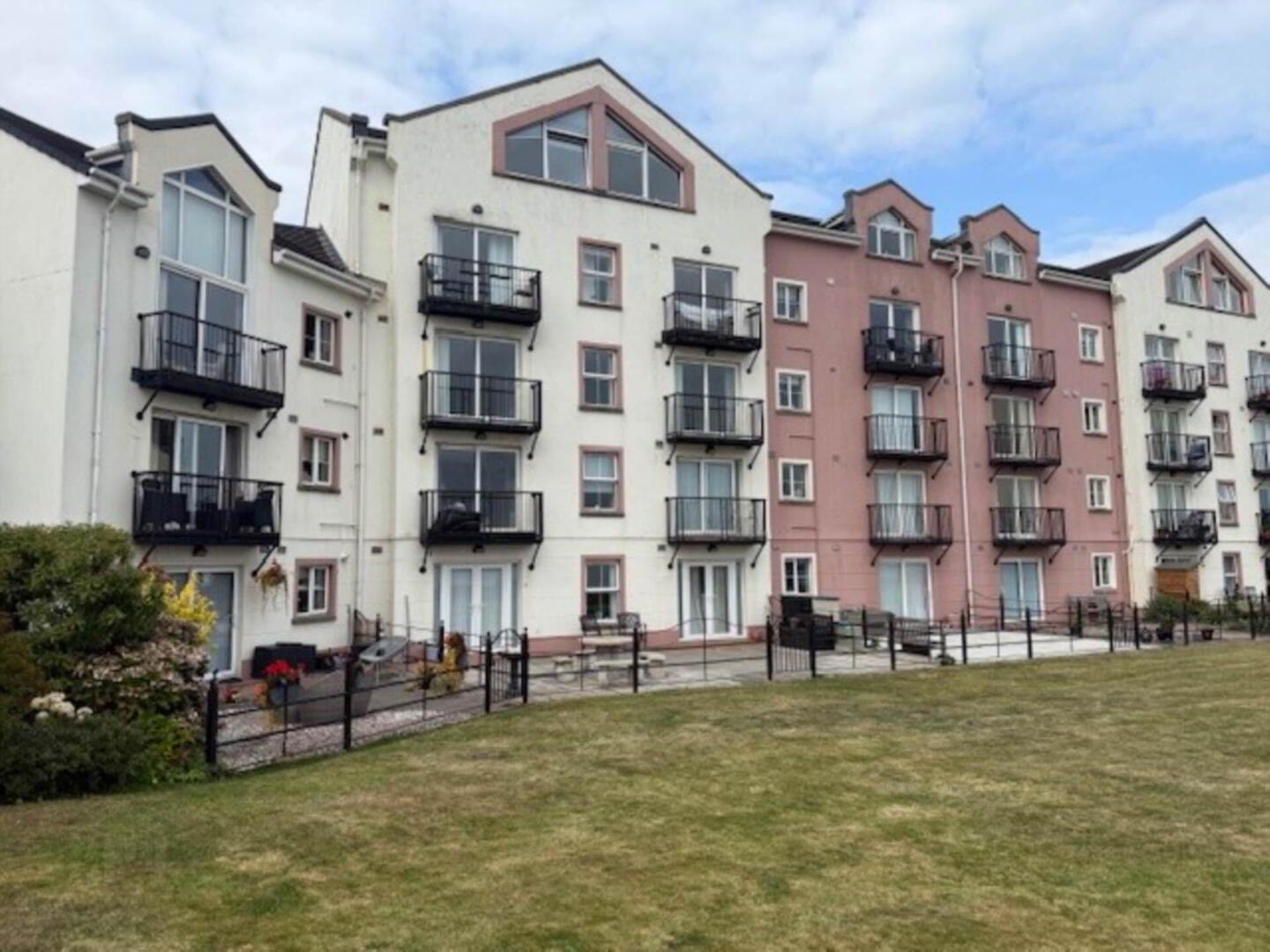 25 Castlerocklands 1 of 10