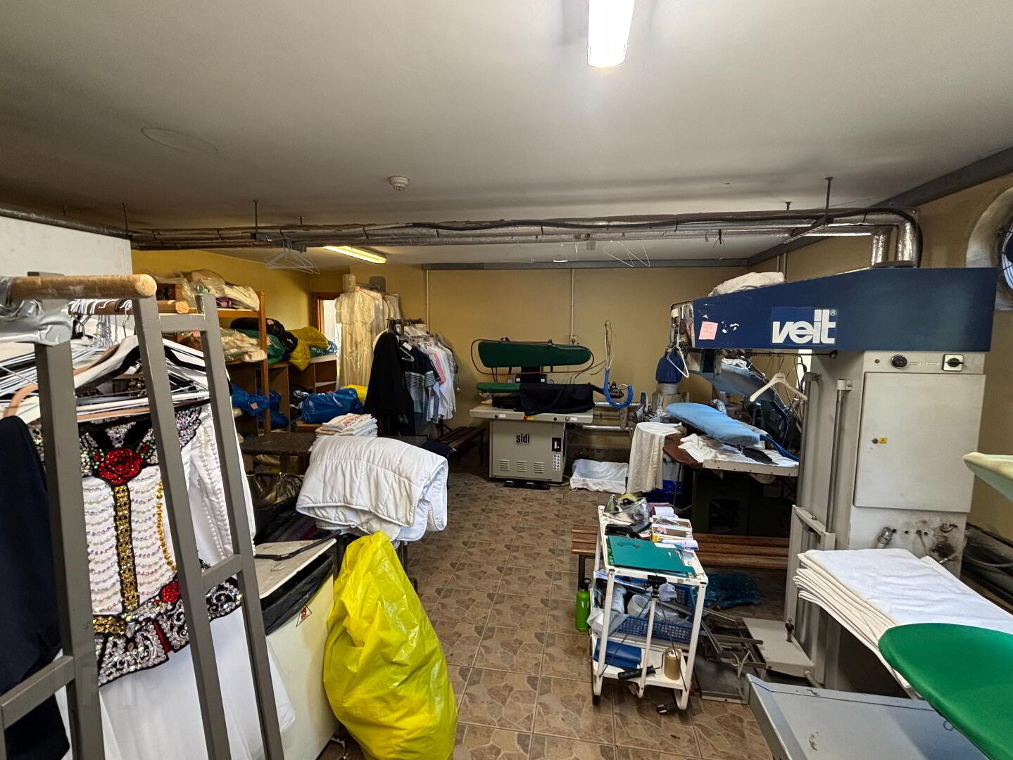"Ardra Laundrette & Dry Cleaners", Kentucky 4 of 12
