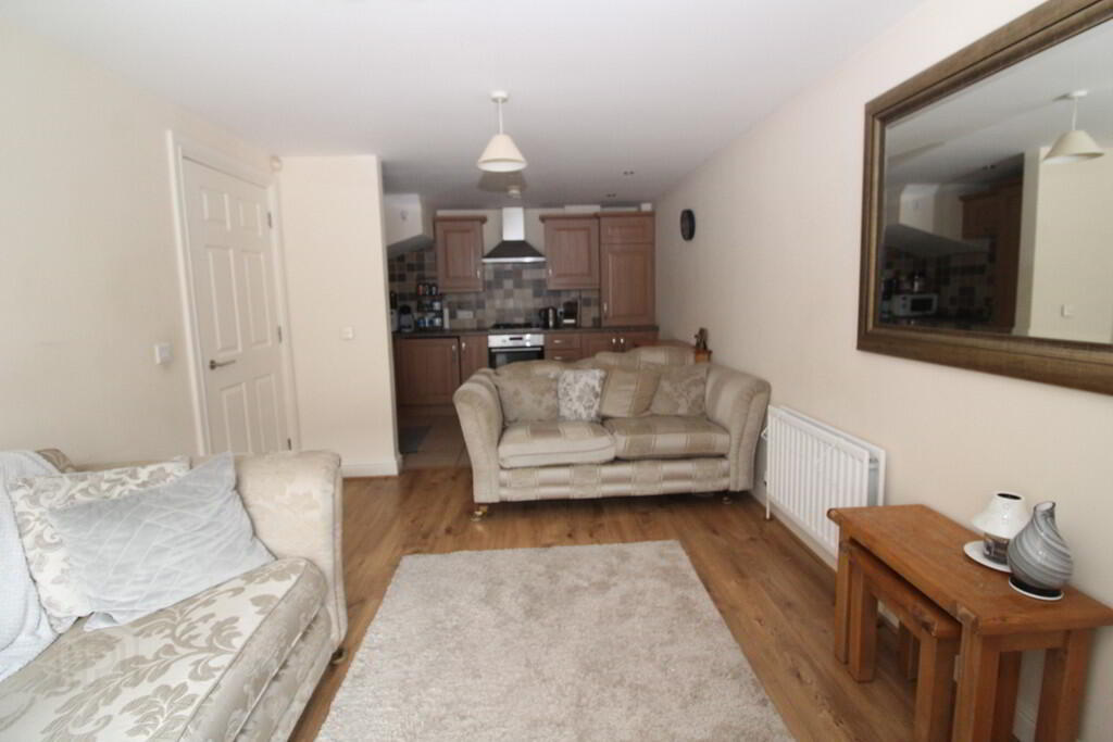 Apt 10, 99 Church Road 4 of 17