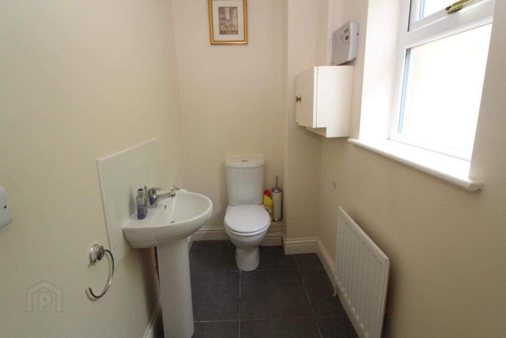 Apt 10, 99 Church Road 6 of 17