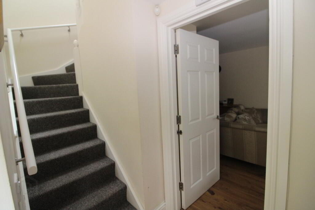 Apt 10, 99 Church Road 7 of 17