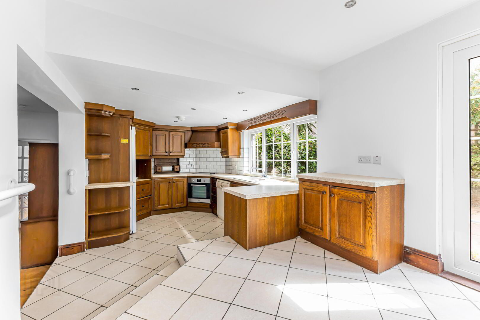 16 Warren Road 11 of 28