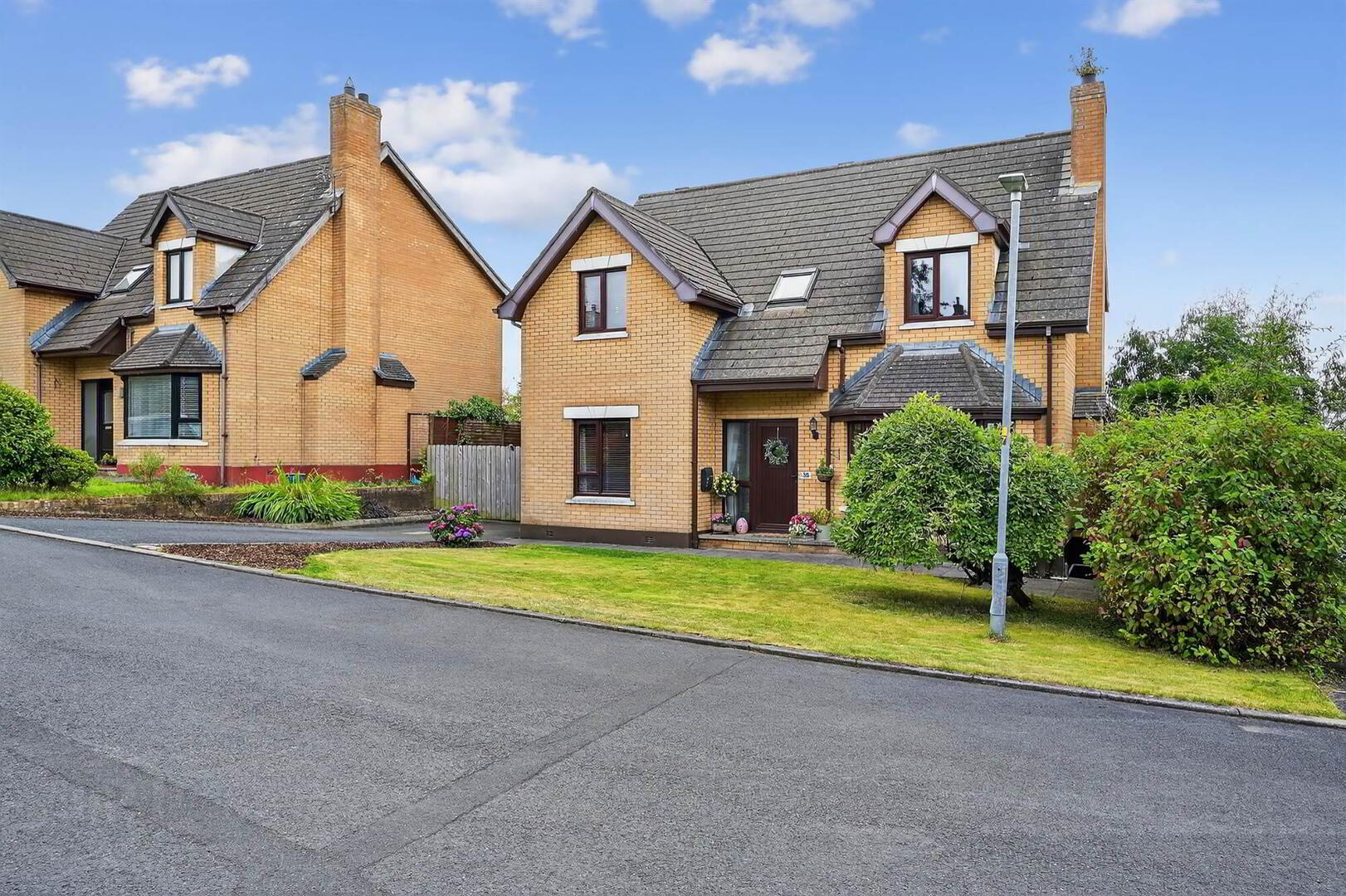 35 Royal Lodge Avenue 2 of 42