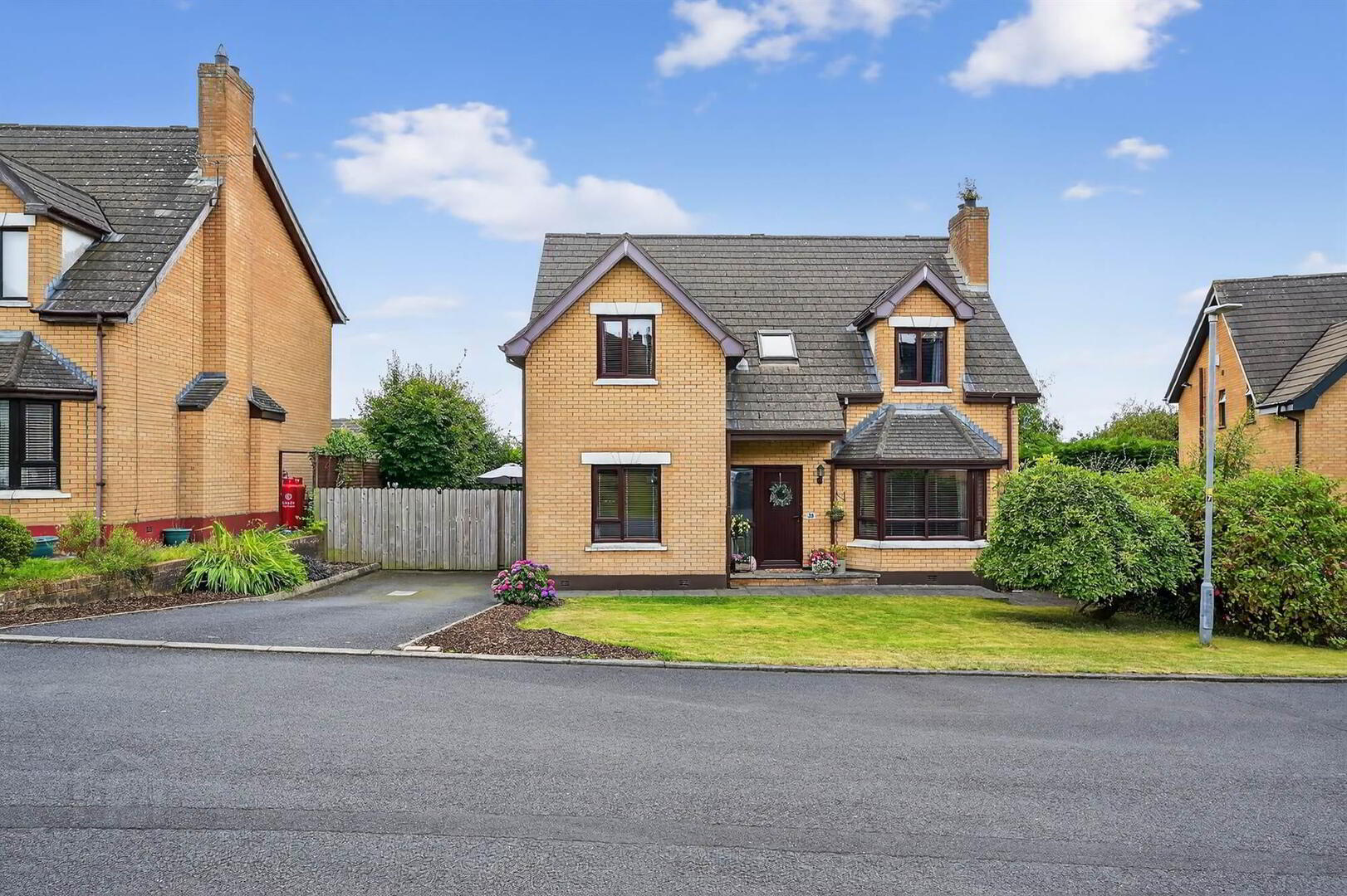 35 Royal Lodge Avenue 1 of 42
