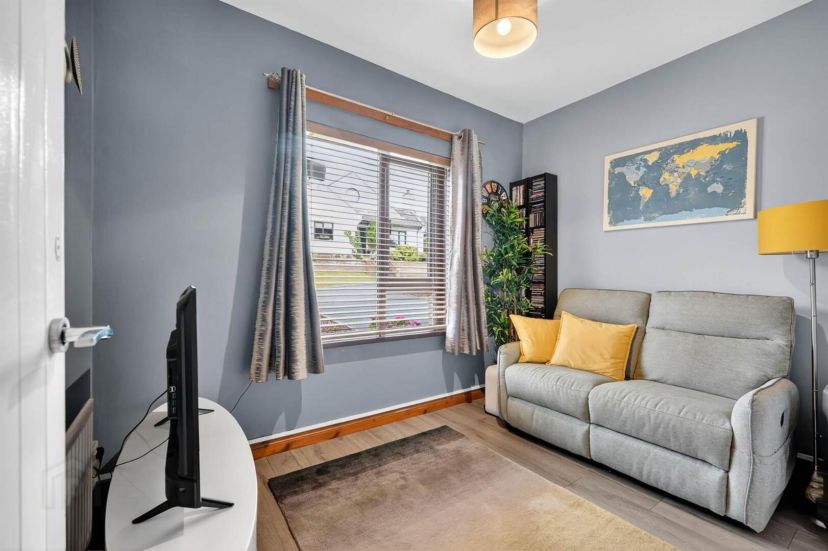 35 Royal Lodge Avenue 11 of 42