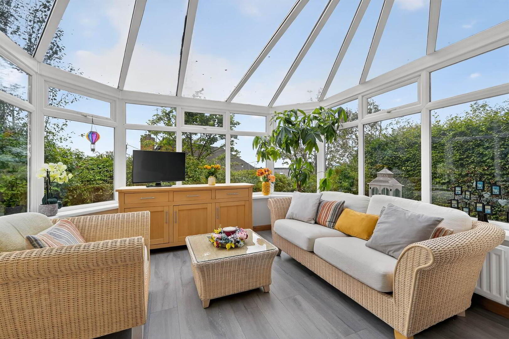 35 Royal Lodge Avenue 12 of 42