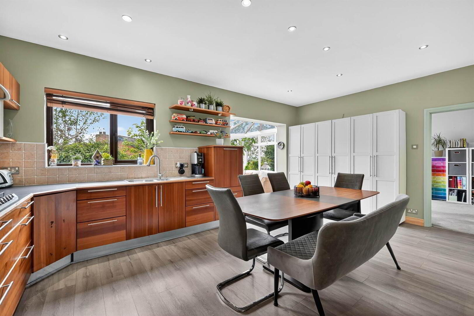 35 Royal Lodge Avenue 14 of 42