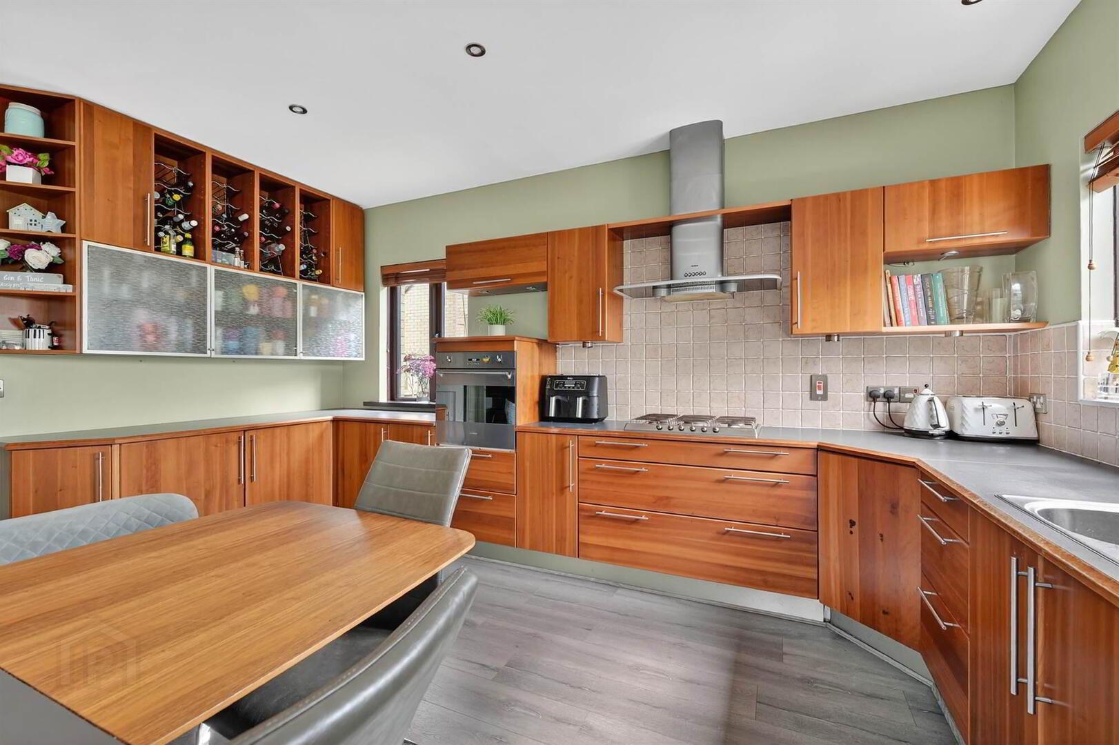 35 Royal Lodge Avenue 16 of 42
