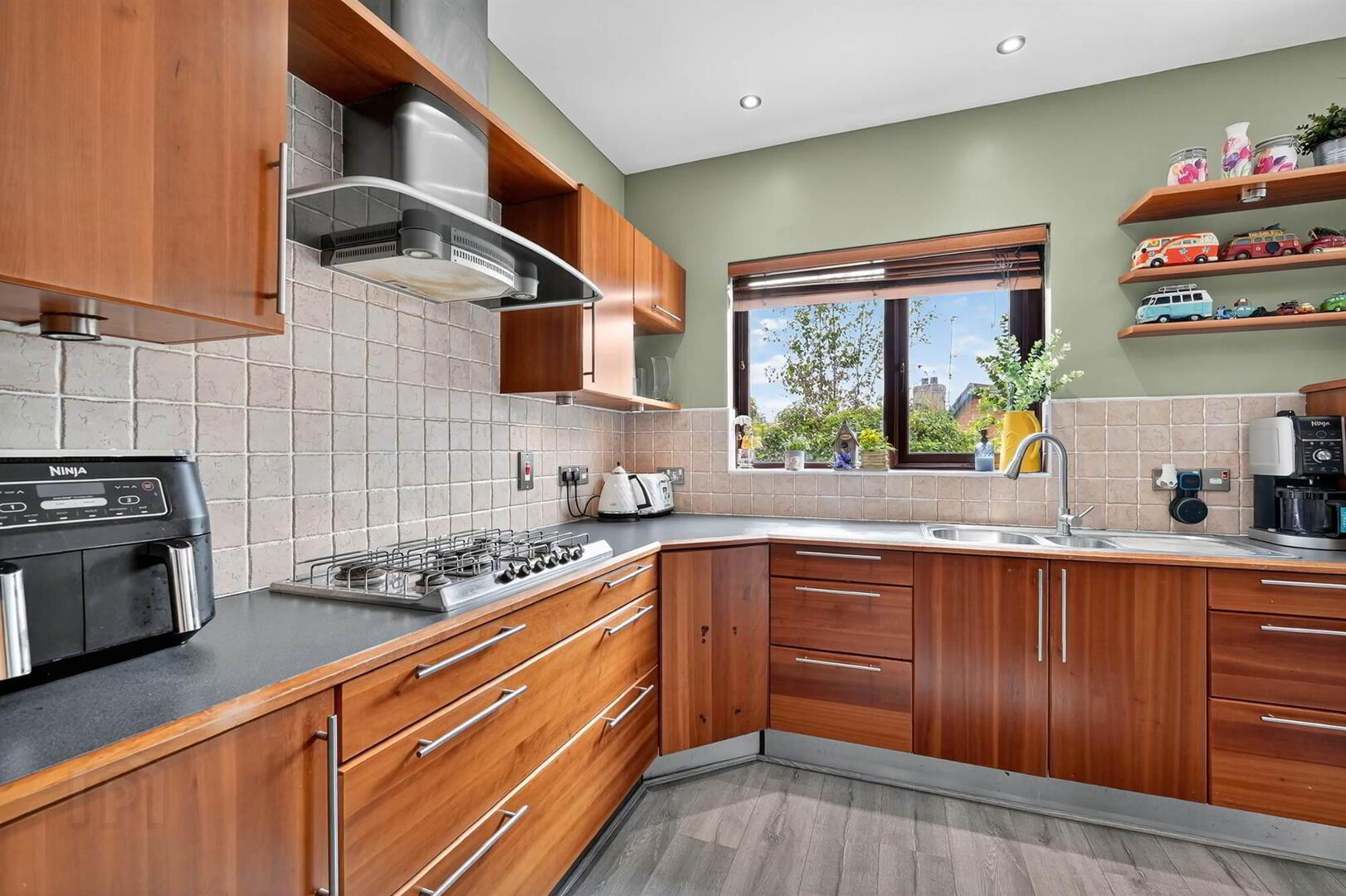 35 Royal Lodge Avenue 15 of 42