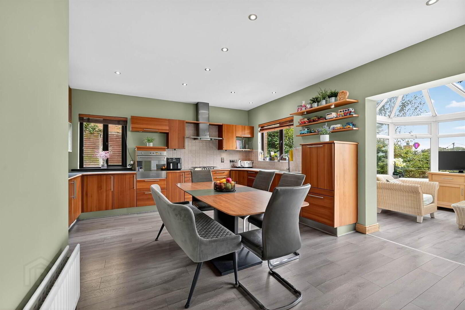 35 Royal Lodge Avenue 17 of 42