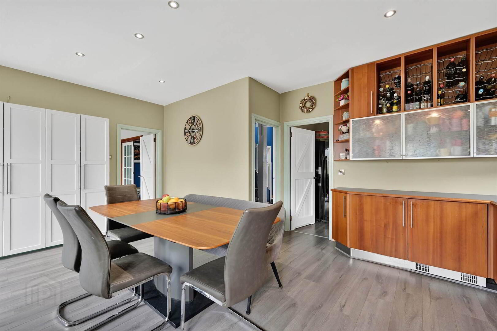35 Royal Lodge Avenue 18 of 42