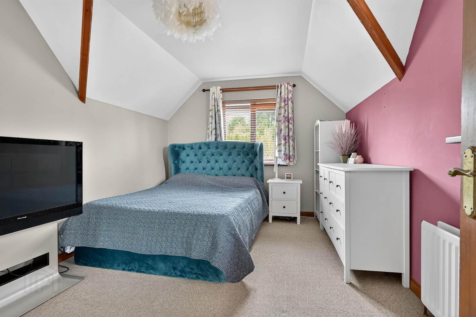 35 Royal Lodge Avenue 26 of 42