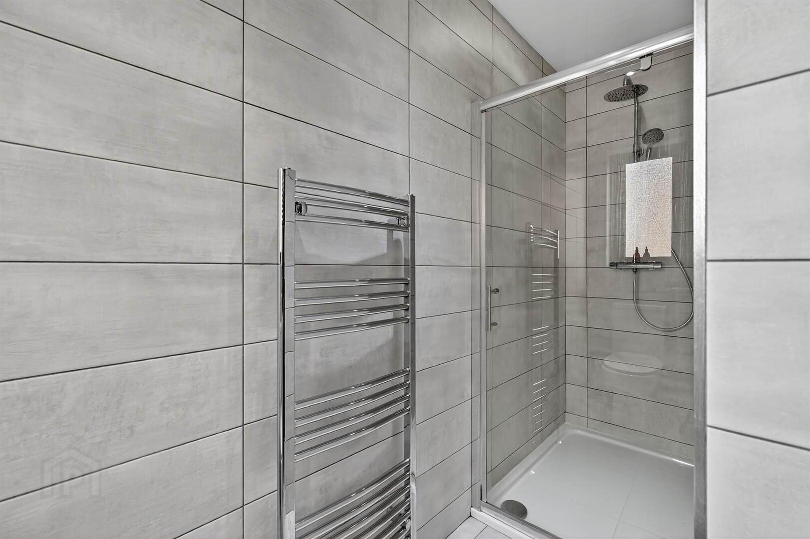 35 Royal Lodge Avenue 28 of 42