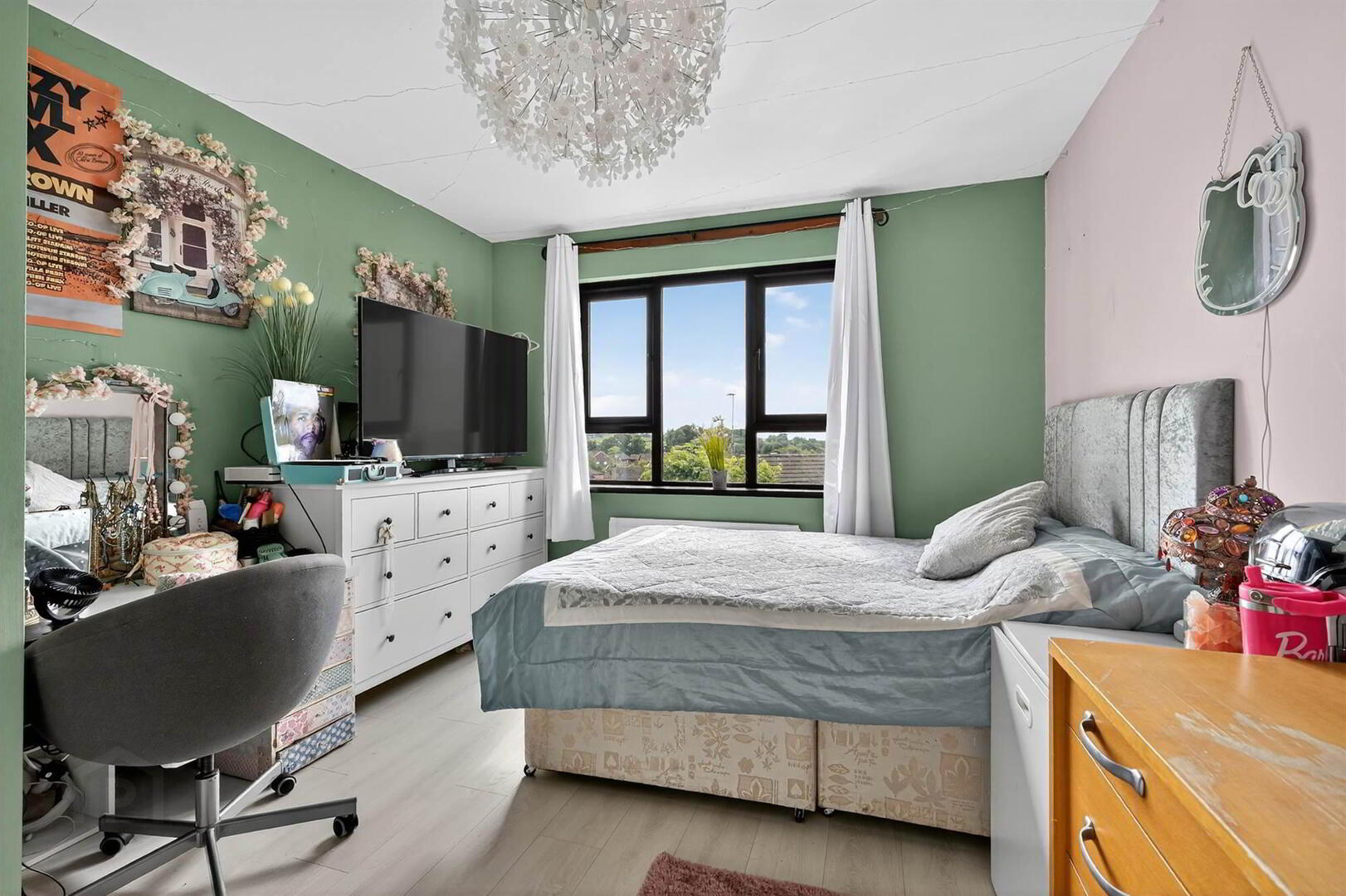 35 Royal Lodge Avenue 32 of 42