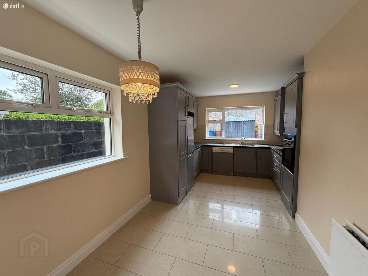 133 West Avenue 8 of 24
