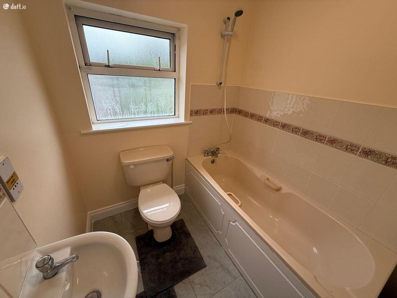 133 West Avenue 22 of 24