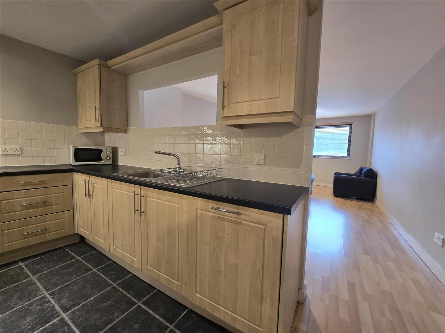 69 Queens Square 6 of 15