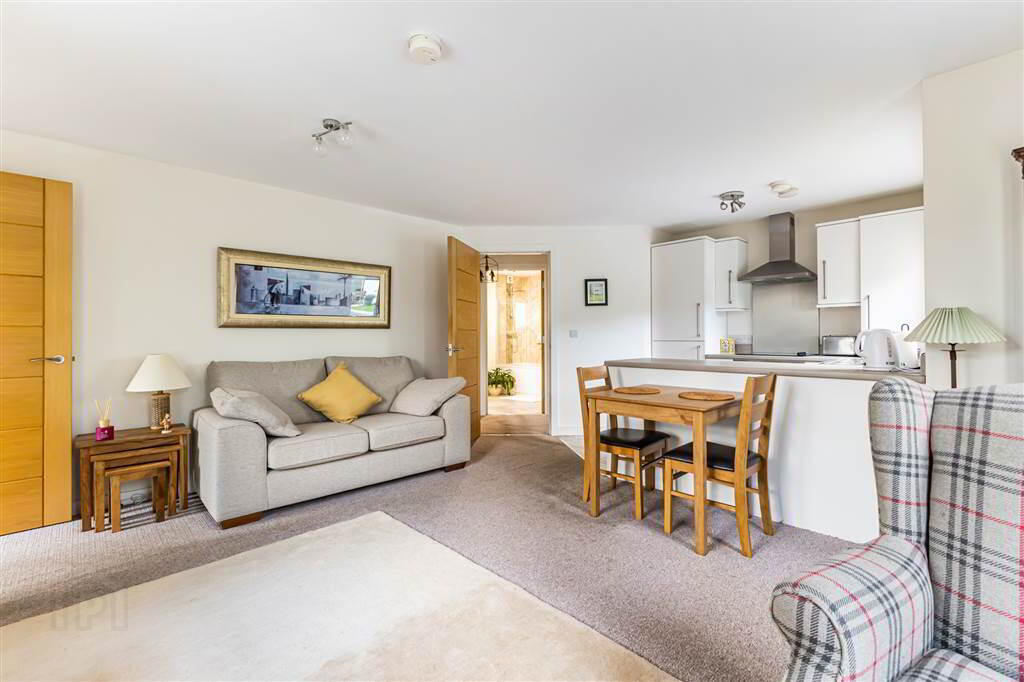 Apt, 4 Hillsborough Road Mews 8 of 23