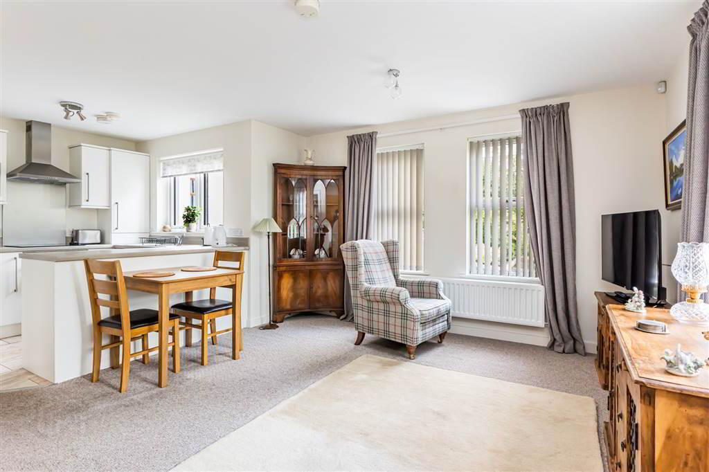 Apt, 4 Hillsborough Road Mews 7 of 23