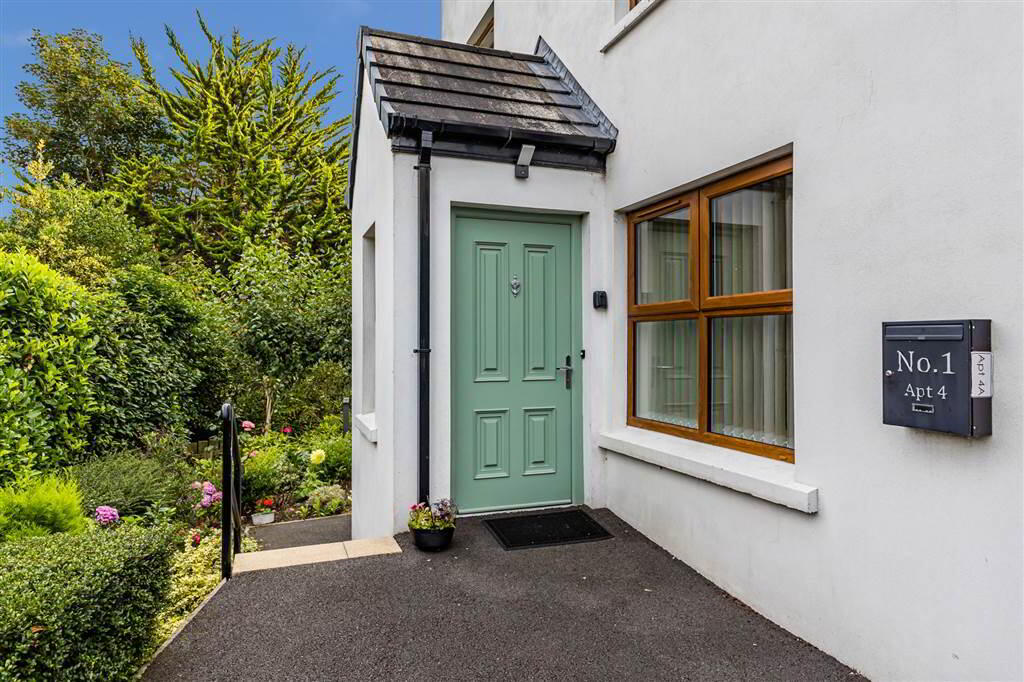 Apt, 4 Hillsborough Road Mews 3 of 23