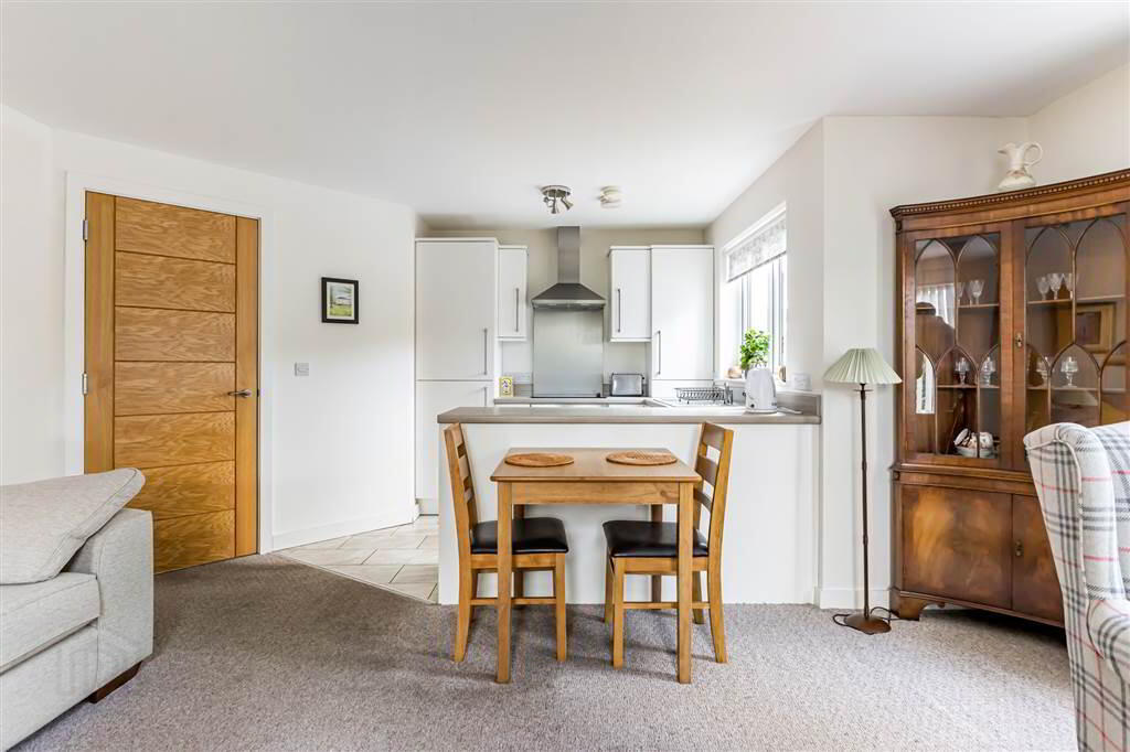 Apt, 4 Hillsborough Road Mews 9 of 23
