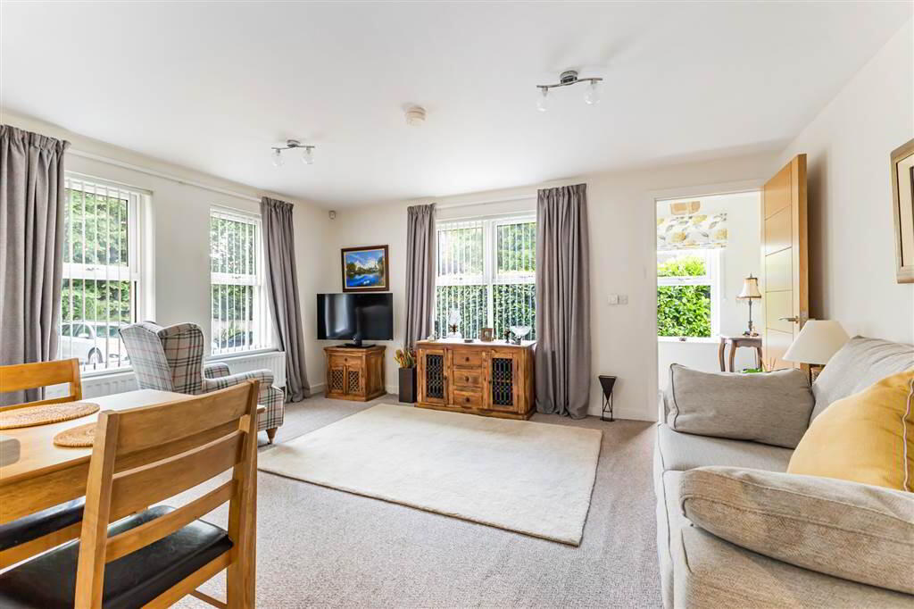 Apt, 4 Hillsborough Road Mews 6 of 23