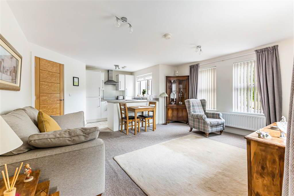 Apt, 4 Hillsborough Road Mews 10 of 23