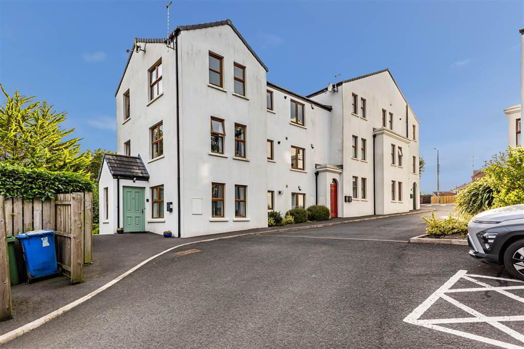 Apt, 4 Hillsborough Road Mews 2 of 23