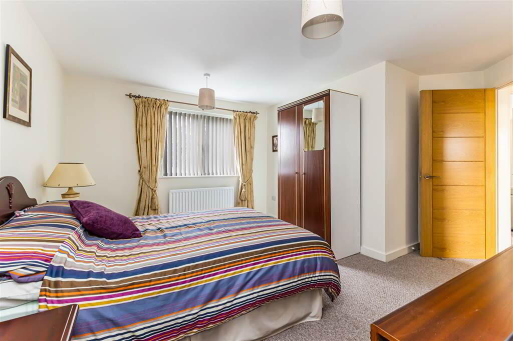 Apt, 4 Hillsborough Road Mews 14 of 23