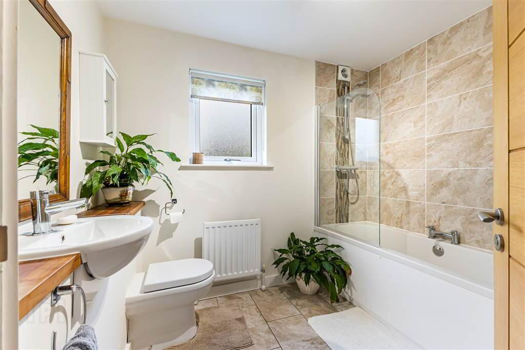 Apt, 4 Hillsborough Road Mews 20 of 23