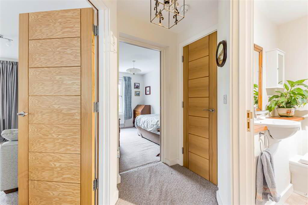 Apt, 4 Hillsborough Road Mews 13 of 23