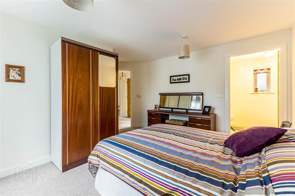 Apt, 4 Hillsborough Road Mews 15 of 23
