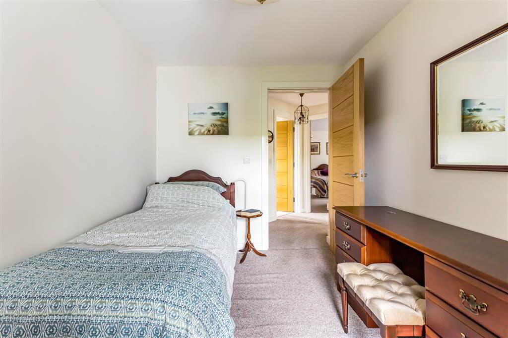 Apt, 4 Hillsborough Road Mews 18 of 23